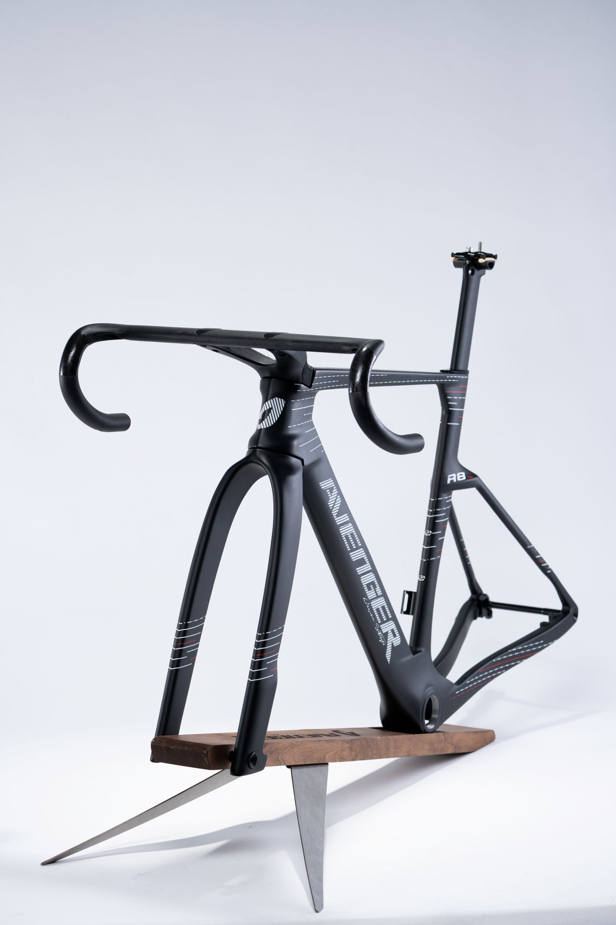 Avenger R8RS Frameset & Cockpit Package